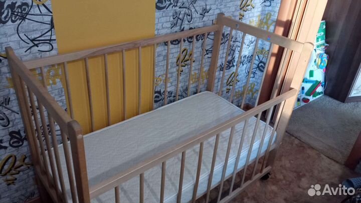 Детская кроватка и матрас