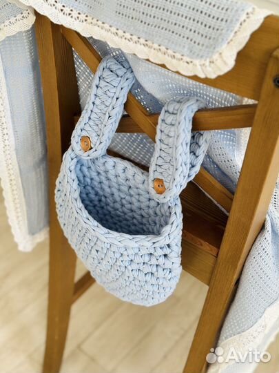Плетеная корзинка- органайзер на кроватку