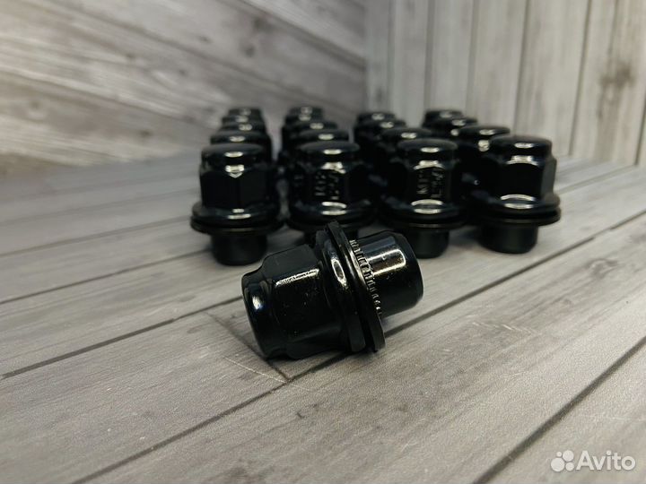 Колесные гайки на nissan черные