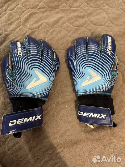 Футбольные вратарские перчатки