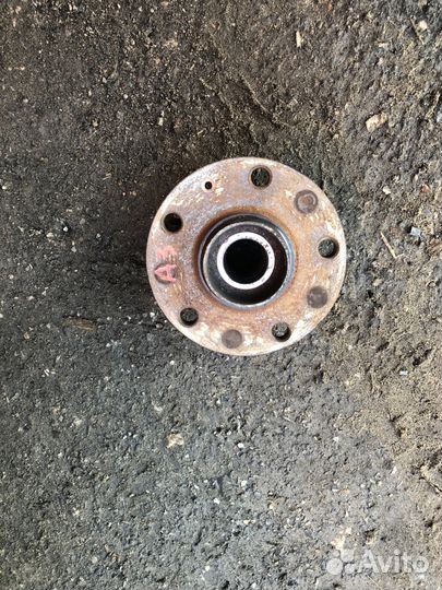 Ступица передняя правая Audi A3 8P 2.0 TDI