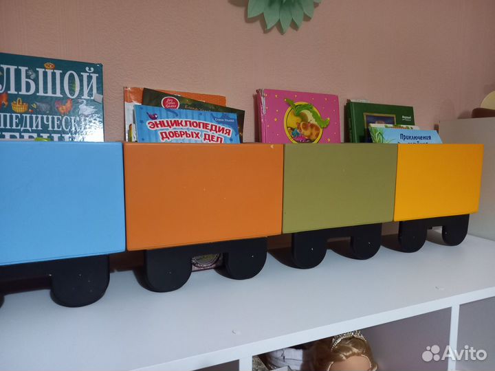 Полка для книг монтессори