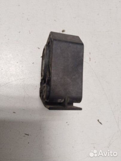 Кронштейн радиатора Volkswagen Bora 1997-2005