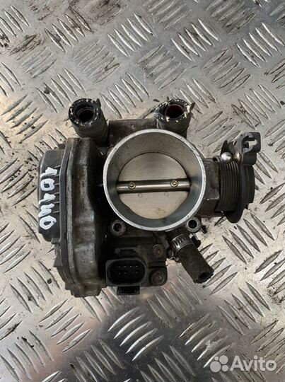 Дроссельная заслонка passat b5 A4 1.6 AHL