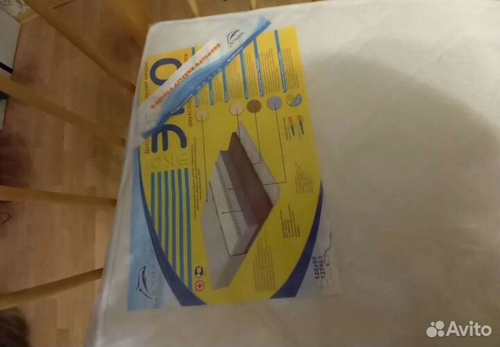 Детская кроватка с маятником