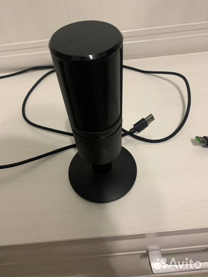 Микрофон Razer Seiren Emote