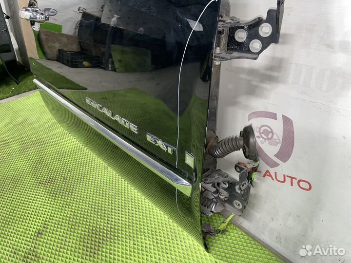 Дверь передняя правая Cadillac Escalade GMT900