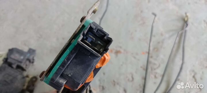 Замок двери Hyundai accent