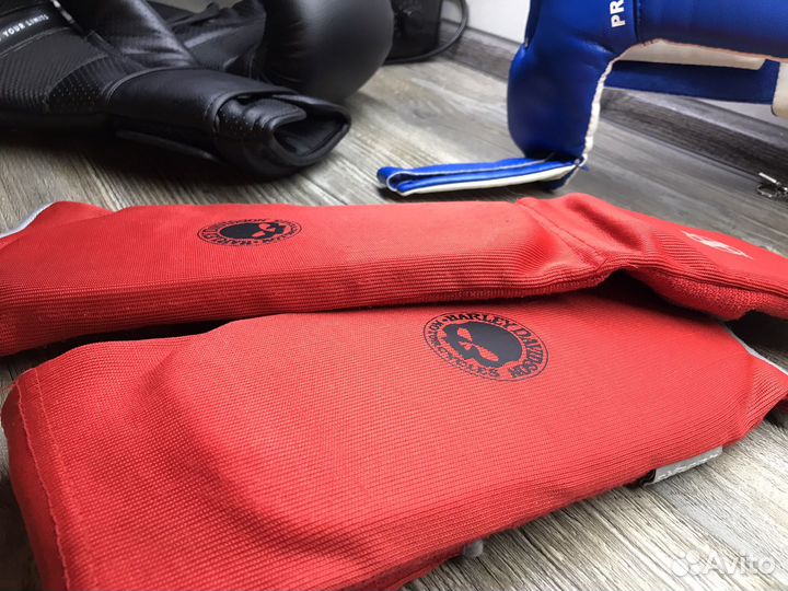 Боксерские перчатки