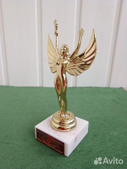 Кубок на подставке, Оскары и Ника