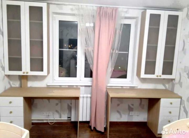 Рабочая зона в углу у окна