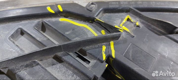 Фара ксеноновая передняя правая Audi Q3 2011-2014