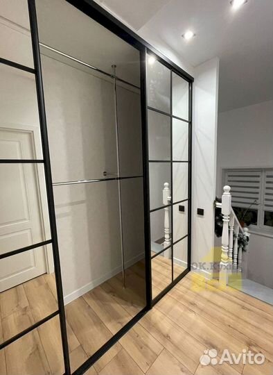 Шкаф с зеркалом