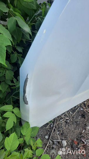 Капот на LADA vesta