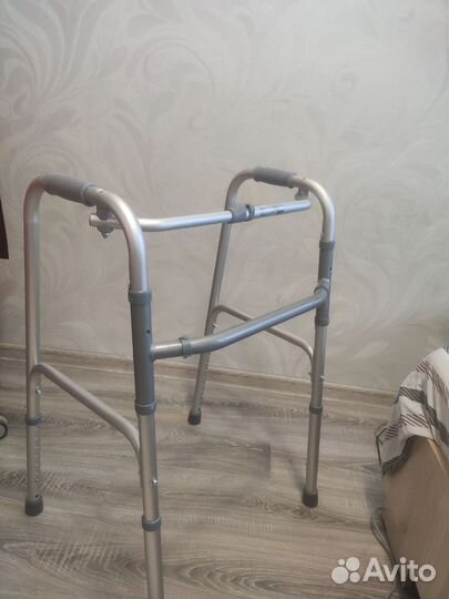 Ходунки для взрослых шагающие