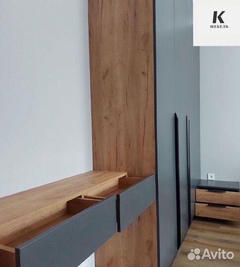 Шкаф распашной на заказ в гостинную