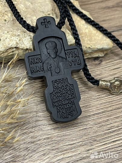Крестик на шею мужской из дерева. Николай Чудотв