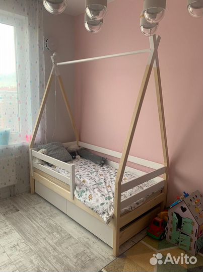 Детская кровать с бортиком