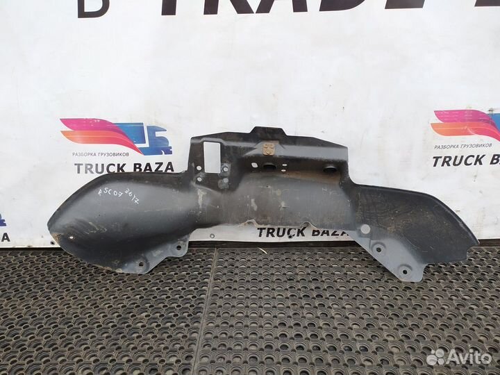 Подкрылок передний правый