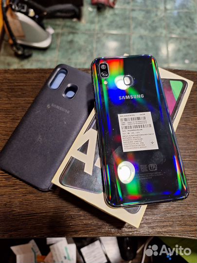 Samsung Galaxy A40, 4/64 ГБ