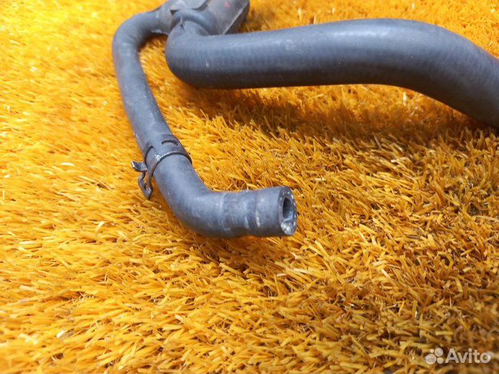 Патрубок системы охлаждения Volkswagen Passat