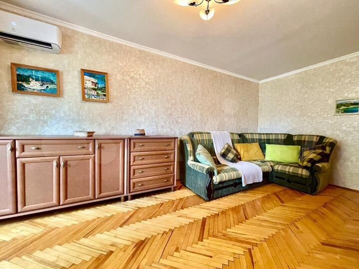 2-к. квартира, 57 м², 2/5 эт.