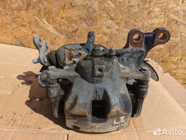 Кулак поворотный передний Toyota Corolla Е210 Е21