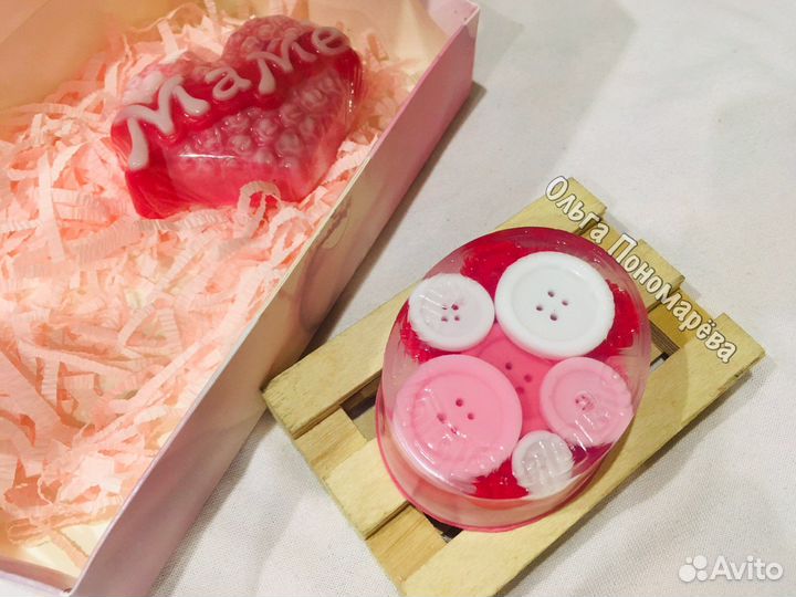 Сувенирное мыло и букеты