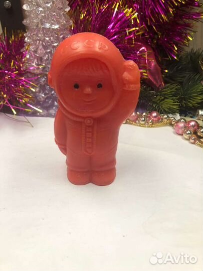 Пластиковый космонавт игрушки СССР