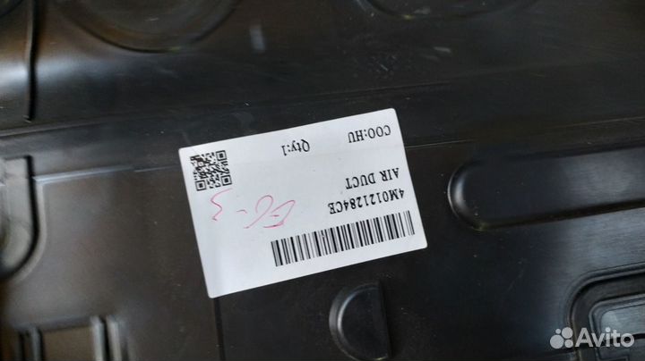 Воздуховод радиатора передний правый Audi Q7