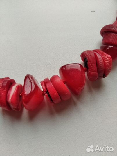 Коралловые бусы