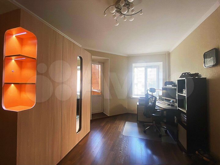 3-к. квартира, 100 м², 2/10 эт.