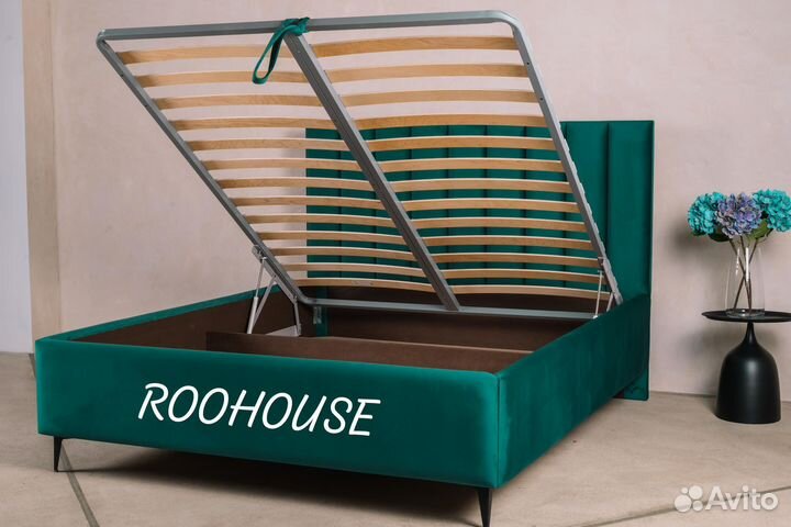 Кровать двуспальная на ножках