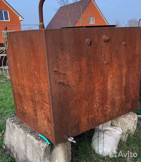 Металическая емкость для жидкостей б/у 1,5куб.м