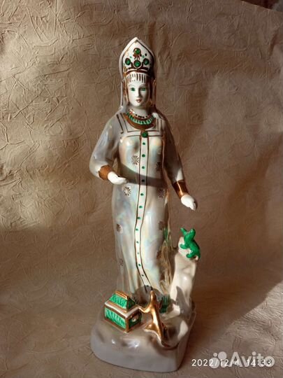 Статуэтка фарфор