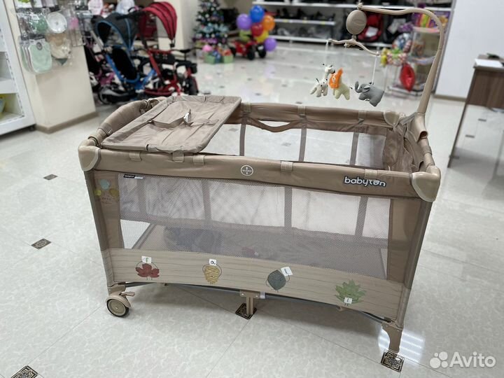 Манеж кровать с мобилем и пеленальным столиком