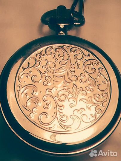 Корпус,ручная роспись по эмали, с цепочкой