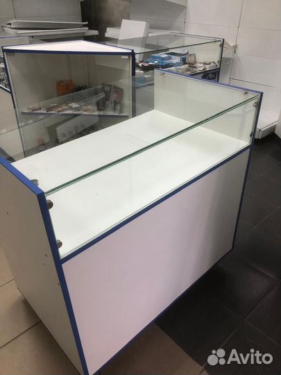 Стол-витрина