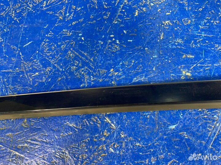 Молдинг лобового стекла правый Mercedes-Benz