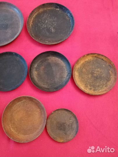 Старинные чугунные сковородки