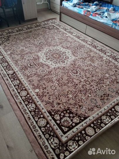 Ковер шерстяной новый