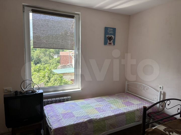 Комната 15 м² в 4-к., 2/2 эт.