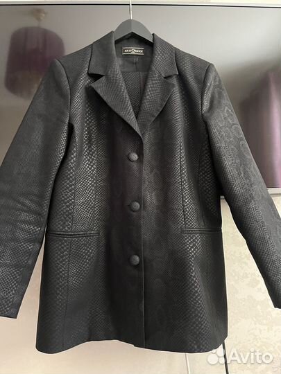 Брючный костюм женский 48 черный Франция