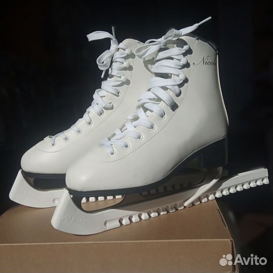 Коньки фигурные Nordway с чехлами, размер 39