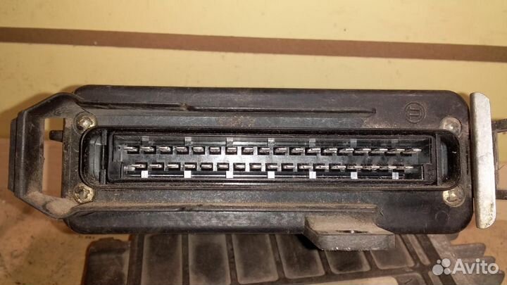 Блок управления двигателя VW Passat B3 1.8Б 88-93