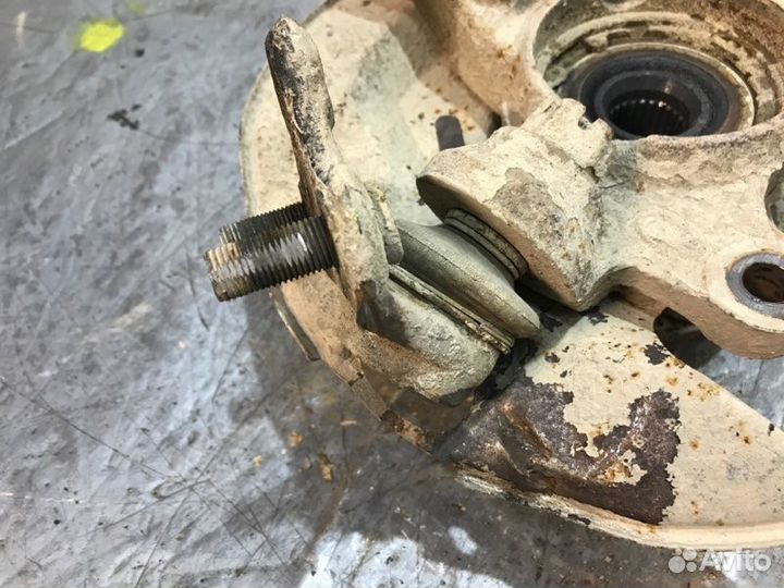 Кулак поворотный ступица в сборе передний левый