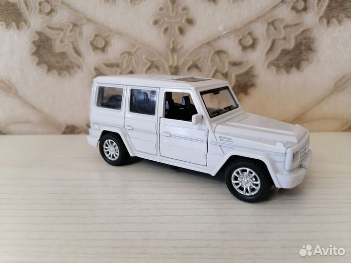 Модель Mersedes-Benz G-класс со звуком/светом 1:43