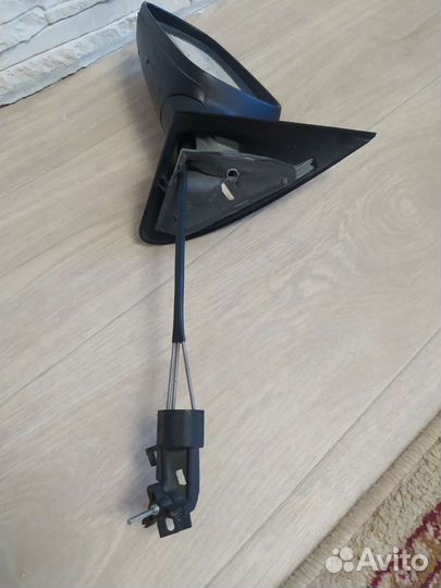 Боковое зеркало