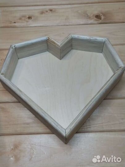 Деревянный подарочный бокс в виле сердца