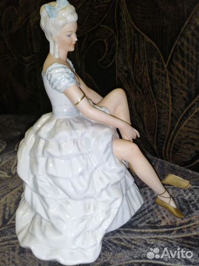 Фарфоровая статуэтка